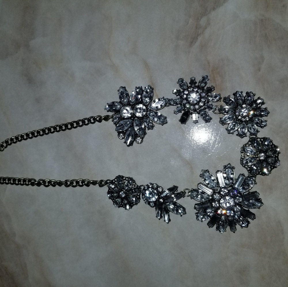Bauble bar statement necklace